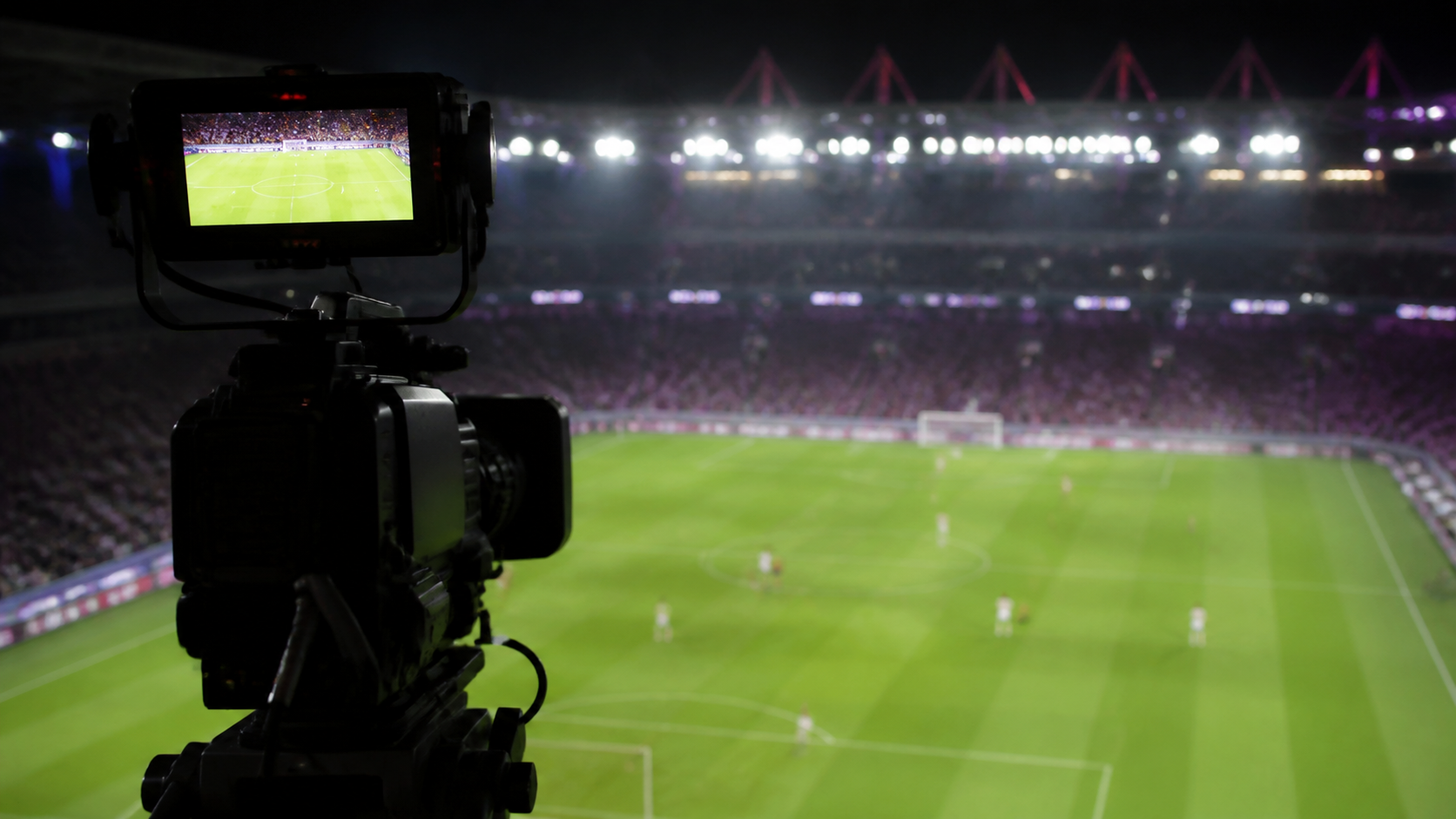 Medya tribününden futbol yayın kamerası